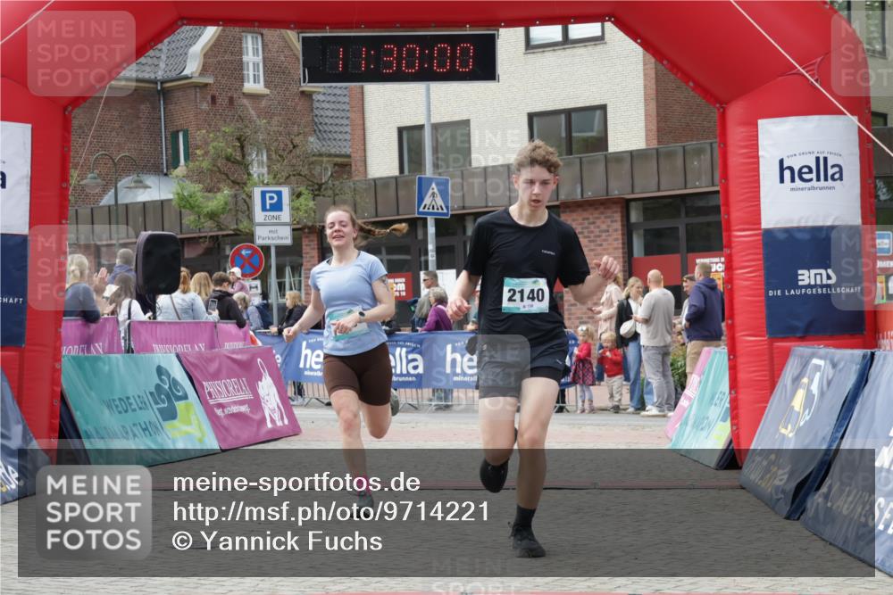 10.05.2026 - 8. Wedeler Halbmarathon Yannick Fuchs http://msf.ph/oto/9714221 10.05.2026 11:29:58 Ziel 536, 620, 815, 2140, 2178 meine-sportfotos.de