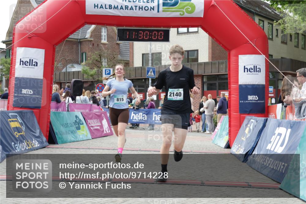 10.05.2026 - 8. Wedeler Halbmarathon Yannick Fuchs http://msf.ph/oto/9714228 10.05.2026 11:29:59 Ziel 536, 815, 2140 meine-sportfotos.de