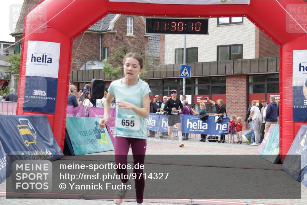 10.05.2026 - 8. Wedeler Halbmarathon Yannick Fuchs http://msf.ph/oto/9714327 10.05.2026 11:30:08 Ziel 437, 536, 655, 2014, 2123, 2147, 2155, 2222 meine-sportfotos.de