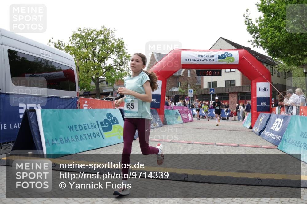 10.05.2026 - 8. Wedeler Halbmarathon Yannick Fuchs http://msf.ph/oto/9714339 10.05.2026 11:30:09 Ziel 437, 655, 2014, 2089, 2123, 2147, 2155, 2222 meine-sportfotos.de
