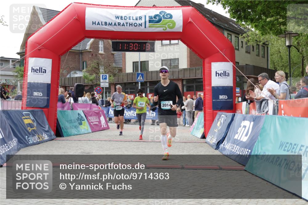 10.05.2026 - 8. Wedeler Halbmarathon Yannick Fuchs http://msf.ph/oto/9714363 10.05.2026 11:30:11 Ziel 437, 655, 2014, 2089, 2147, 2222 meine-sportfotos.de