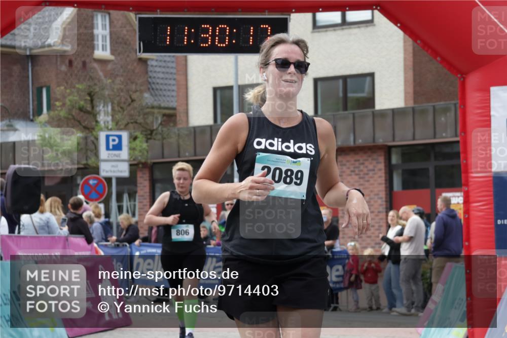 10.05.2026 - 8. Wedeler Halbmarathon Yannick Fuchs http://msf.ph/oto/9714403 10.05.2026 11:30:15 Ziel 437, 806, 2014, 2089, 2222 meine-sportfotos.de