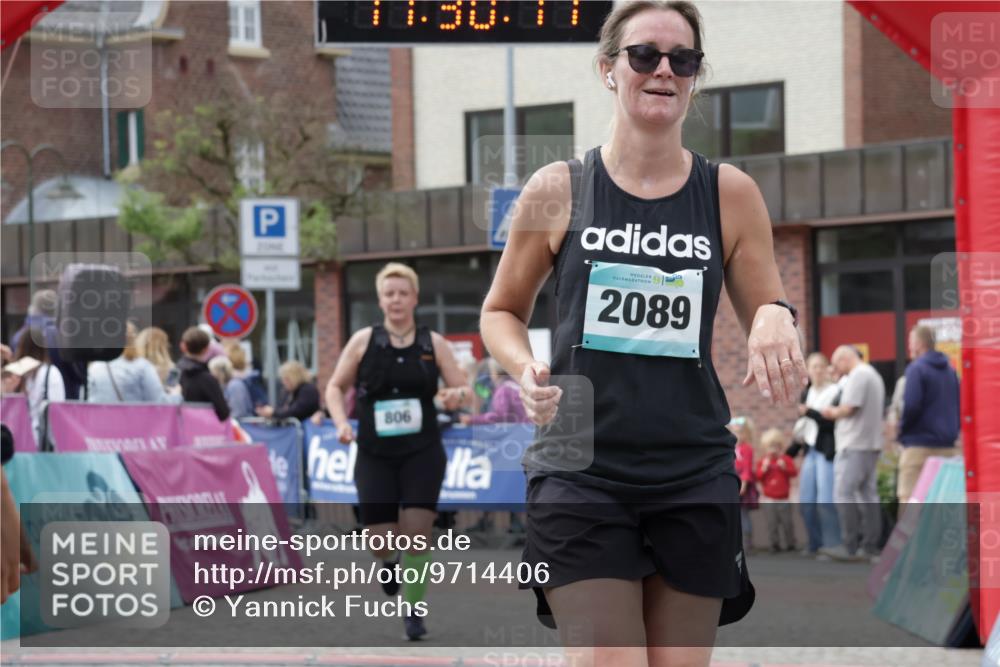 10.05.2026 - 8. Wedeler Halbmarathon Yannick Fuchs http://msf.ph/oto/9714406 10.05.2026 11:30:16 Ziel 437, 806, 2014, 2089, 2222 meine-sportfotos.de