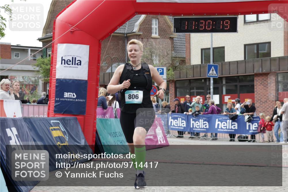 10.05.2026 - 8. Wedeler Halbmarathon Yannick Fuchs http://msf.ph/oto/9714417 10.05.2026 11:30:17 Ziel 437, 806, 2089, 2222 meine-sportfotos.de