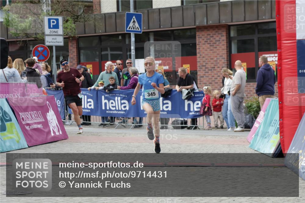 10.05.2026 - 8. Wedeler Halbmarathon Yannick Fuchs http://msf.ph/oto/9714431 10.05.2026 11:30:24 Ziel 345, 752 meine-sportfotos.de