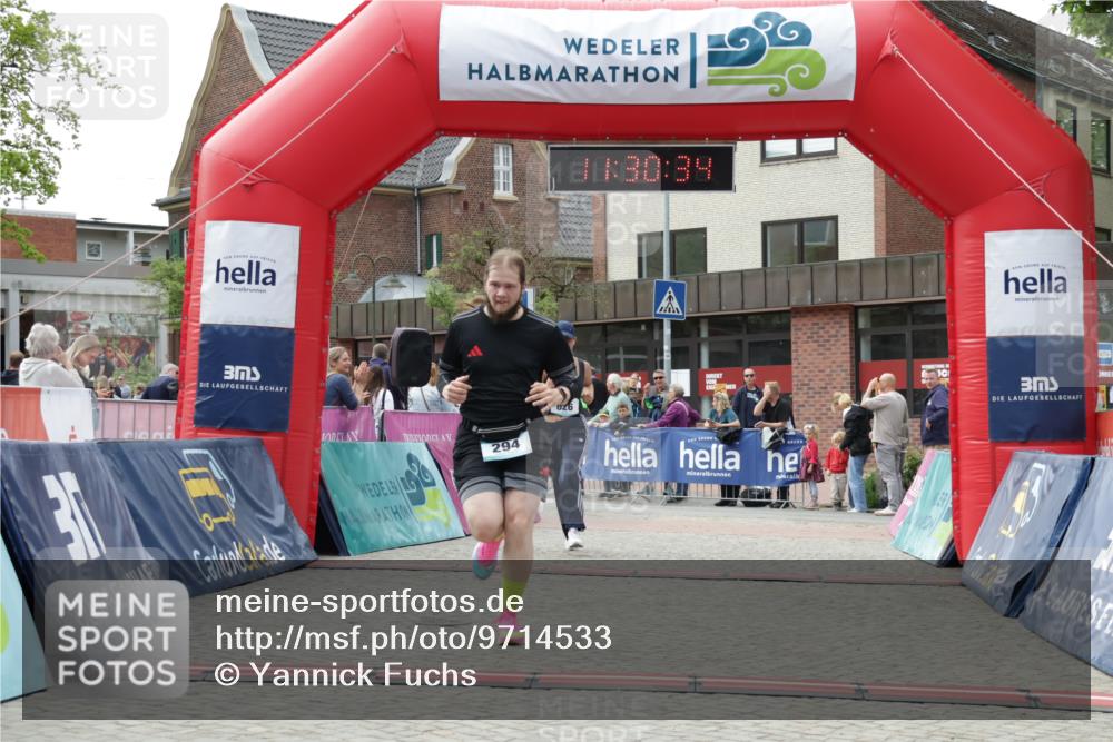 10.05.2026 - 8. Wedeler Halbmarathon Yannick Fuchs http://msf.ph/oto/9714533 10.05.2026 11:30:33 Ziel 294, 626 meine-sportfotos.de