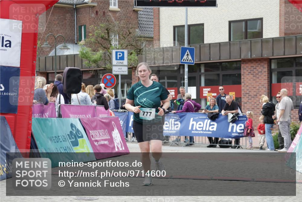 10.05.2026 - 8. Wedeler Halbmarathon Yannick Fuchs http://msf.ph/oto/9714600 10.05.2026 11:30:41 Ziel 326, 341, 777 meine-sportfotos.de