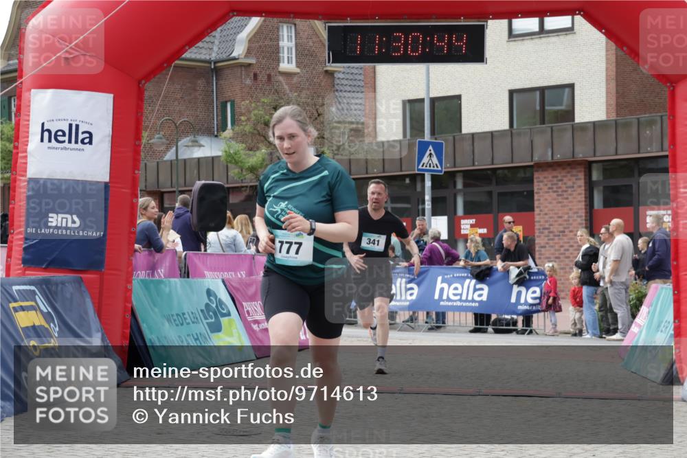 10.05.2026 - 8. Wedeler Halbmarathon Yannick Fuchs http://msf.ph/oto/9714613 10.05.2026 11:30:43 Ziel 326, 341, 777, 2007 meine-sportfotos.de