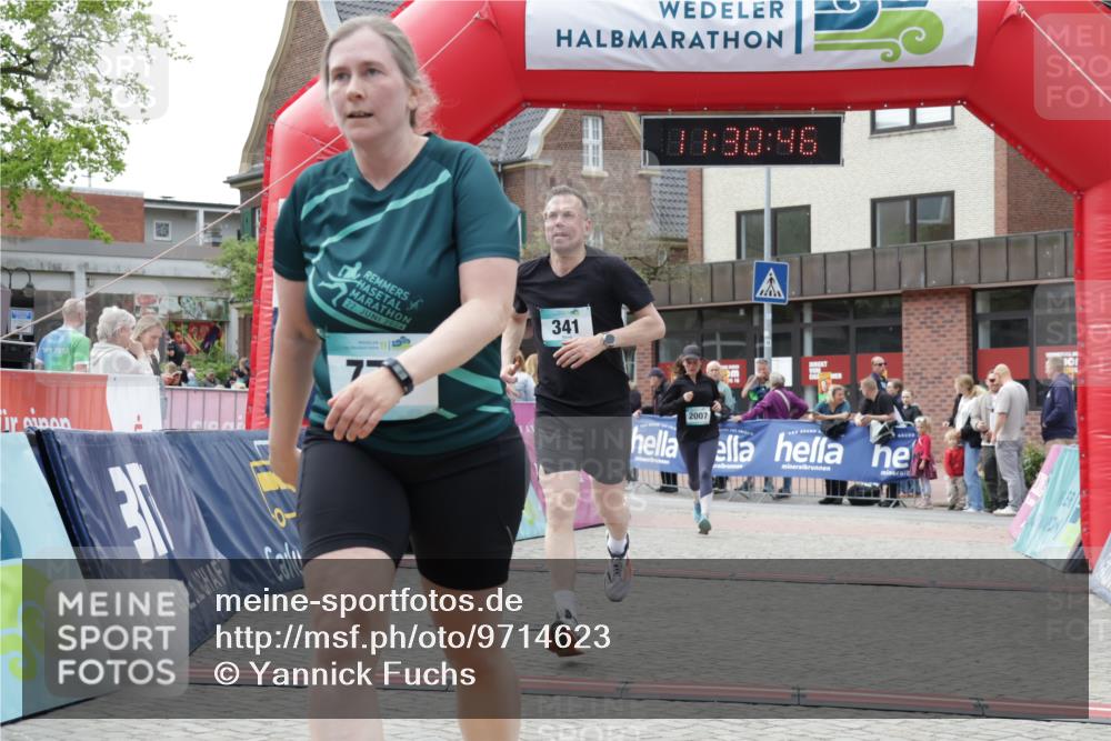 10.05.2026 - 8. Wedeler Halbmarathon Yannick Fuchs http://msf.ph/oto/9714623 10.05.2026 11:30:44 Ziel 326, 341, 777, 2007 meine-sportfotos.de