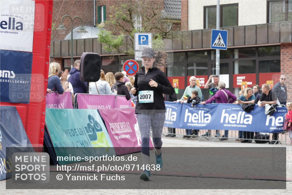 10.05.2026 - 8. Wedeler Halbmarathon Yannick Fuchs http://msf.ph/oto/9714638 10.05.2026 11:30:46 Ziel 341, 777, 2007 meine-sportfotos.de
