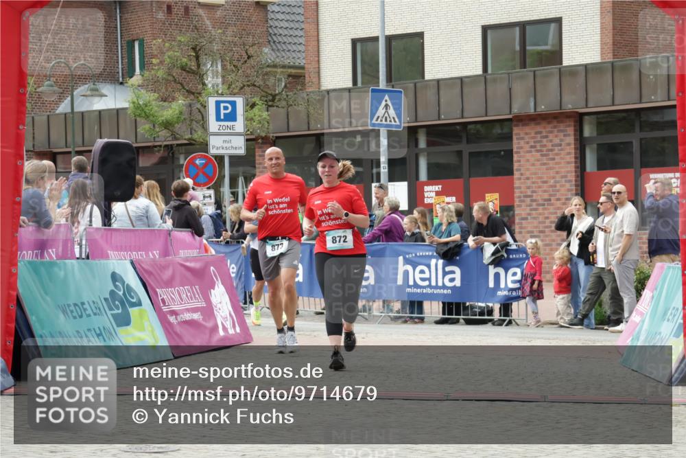 10.05.2026 - 8. Wedeler Halbmarathon Yannick Fuchs http://msf.ph/oto/9714679 10.05.2026 11:30:57 Ziel 872, 873 meine-sportfotos.de