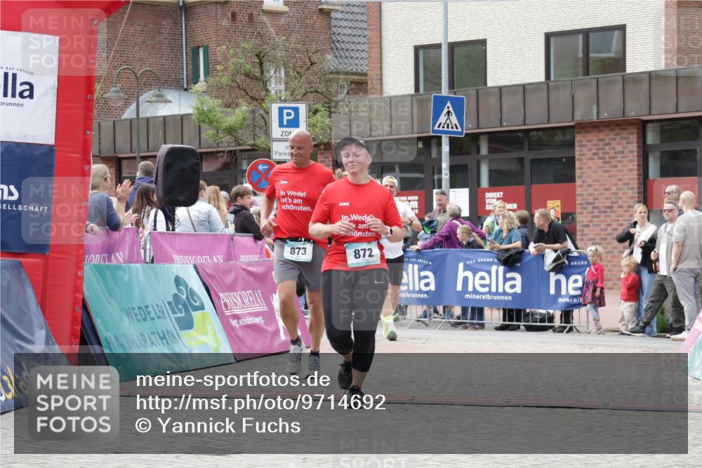 10.05.2026 - 8. Wedeler Halbmarathon Yannick Fuchs http://msf.ph/oto/9714692 10.05.2026 11:30:58 Ziel 433, 872, 873 meine-sportfotos.de