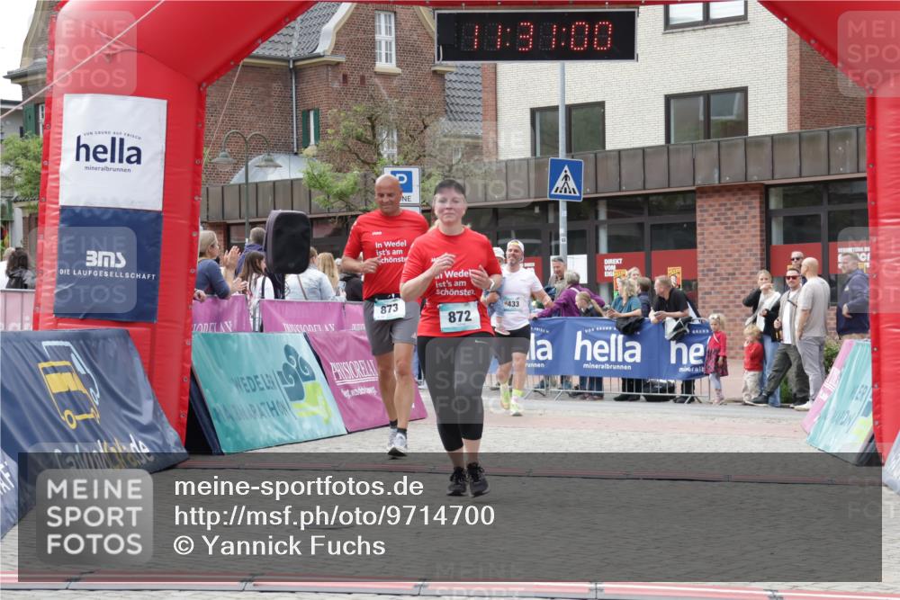 10.05.2026 - 8. Wedeler Halbmarathon Yannick Fuchs http://msf.ph/oto/9714700 10.05.2026 11:30:59 Ziel 433, 872, 873, 2154 meine-sportfotos.de
