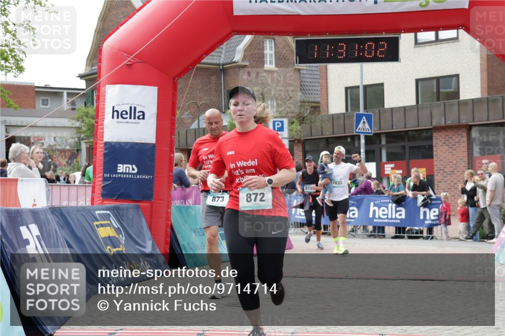 10.05.2026 - 8. Wedeler Halbmarathon Yannick Fuchs http://msf.ph/oto/9714714 10.05.2026 11:31:00 Ziel 433, 872, 873, 2154 meine-sportfotos.de