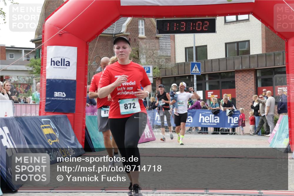 10.05.2026 - 8. Wedeler Halbmarathon Yannick Fuchs http://msf.ph/oto/9714718 10.05.2026 11:31:00 Ziel 433, 872, 873, 2154 meine-sportfotos.de