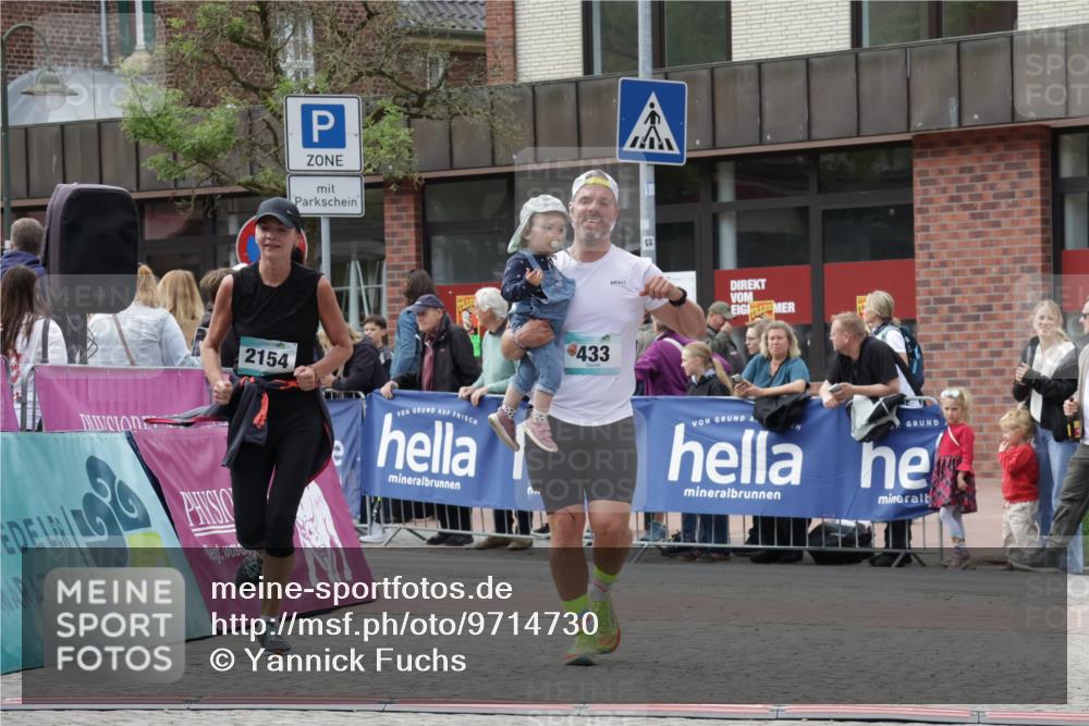 10.05.2026 - 8. Wedeler Halbmarathon Yannick Fuchs http://msf.ph/oto/9714730 10.05.2026 11:31:02 Ziel 433, 872, 873, 910, 2154 meine-sportfotos.de