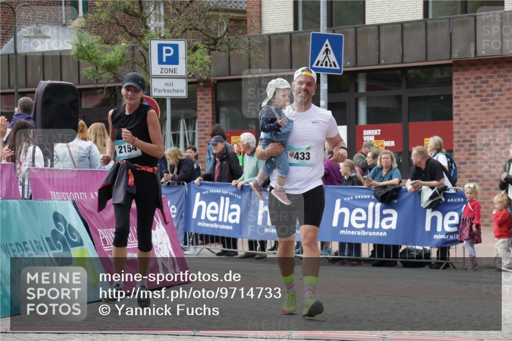 10.05.2026 - 8. Wedeler Halbmarathon Yannick Fuchs http://msf.ph/oto/9714733 10.05.2026 11:31:02 Ziel 433, 872, 873, 910, 2154 meine-sportfotos.de