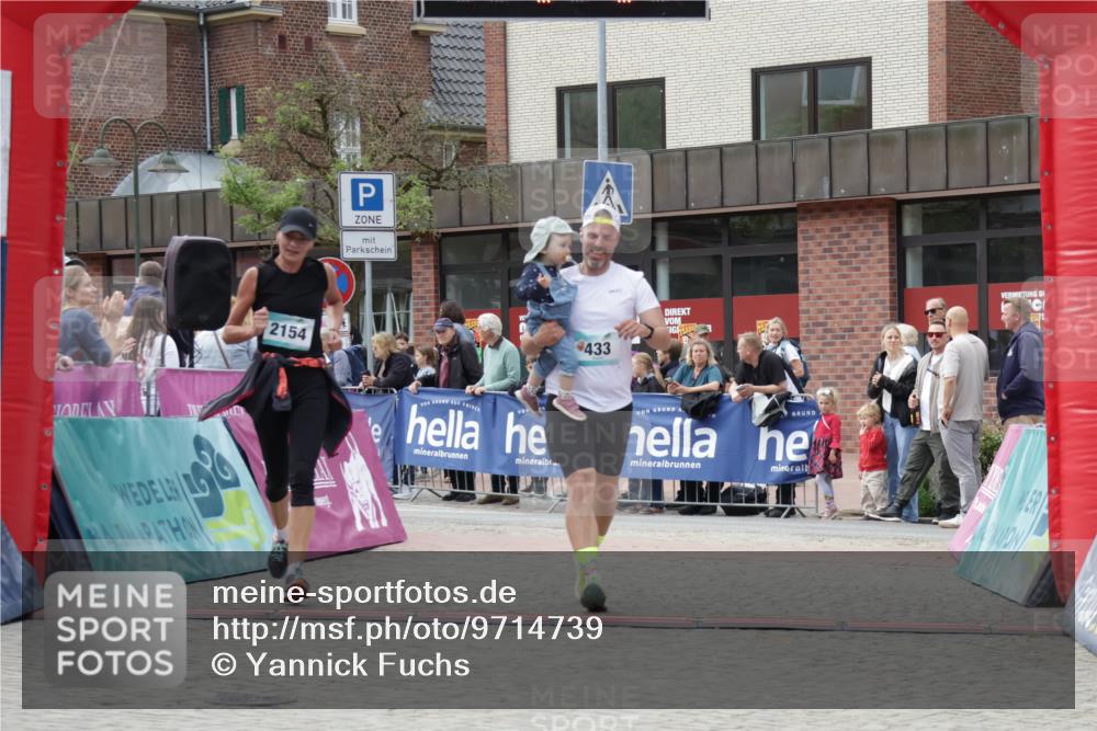 10.05.2026 - 8. Wedeler Halbmarathon Yannick Fuchs http://msf.ph/oto/9714739 10.05.2026 11:31:02 Ziel 433, 872, 873, 910, 2154 meine-sportfotos.de