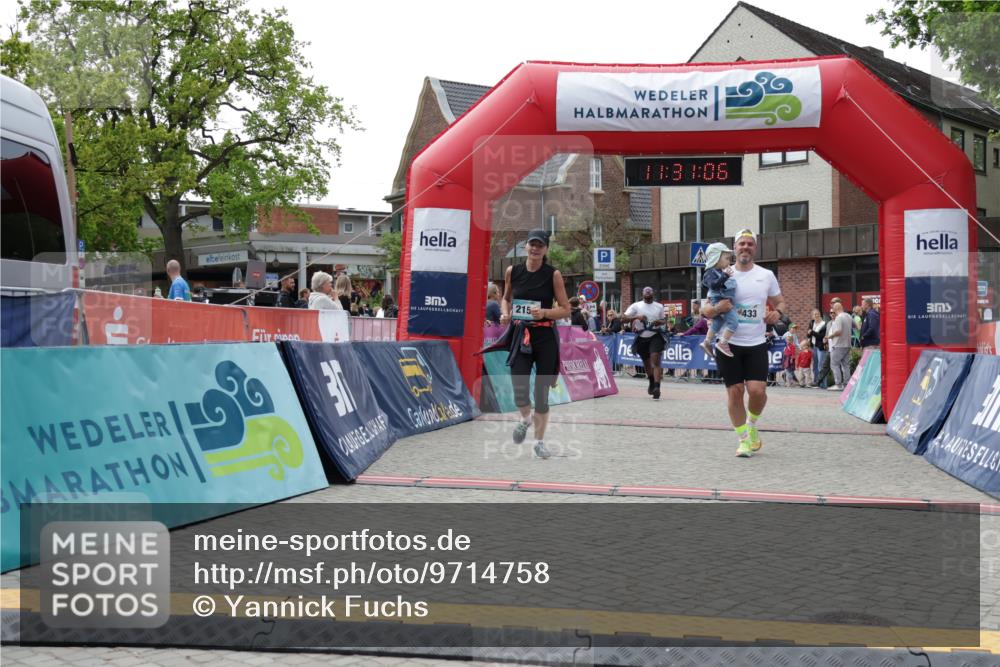 10.05.2026 - 8. Wedeler Halbmarathon Yannick Fuchs http://msf.ph/oto/9714758 10.05.2026 11:31:04 Ziel 433, 872, 873, 910, 981, 2154 meine-sportfotos.de