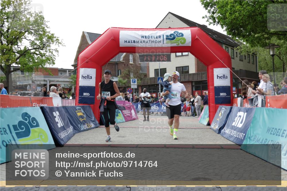 10.05.2026 - 8. Wedeler Halbmarathon Yannick Fuchs http://msf.ph/oto/9714764 10.05.2026 11:31:04 Ziel 433, 872, 873, 910, 981, 2154 meine-sportfotos.de