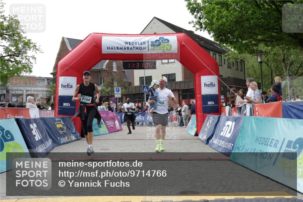 10.05.2026 - 8. Wedeler Halbmarathon Yannick Fuchs http://msf.ph/oto/9714766 10.05.2026 11:31:04 Ziel 433, 872, 873, 910, 981, 2154 meine-sportfotos.de