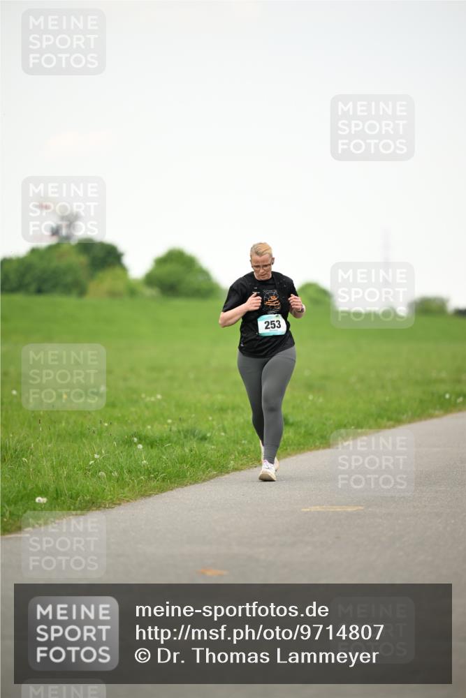 10.05.2026 - 8. Wedeler Halbmarathon Dr. Thomas Lammeyer http://msf.ph/oto/9714807 10.05.2026 12:23:59 Laufen 253 meine-sportfotos.de