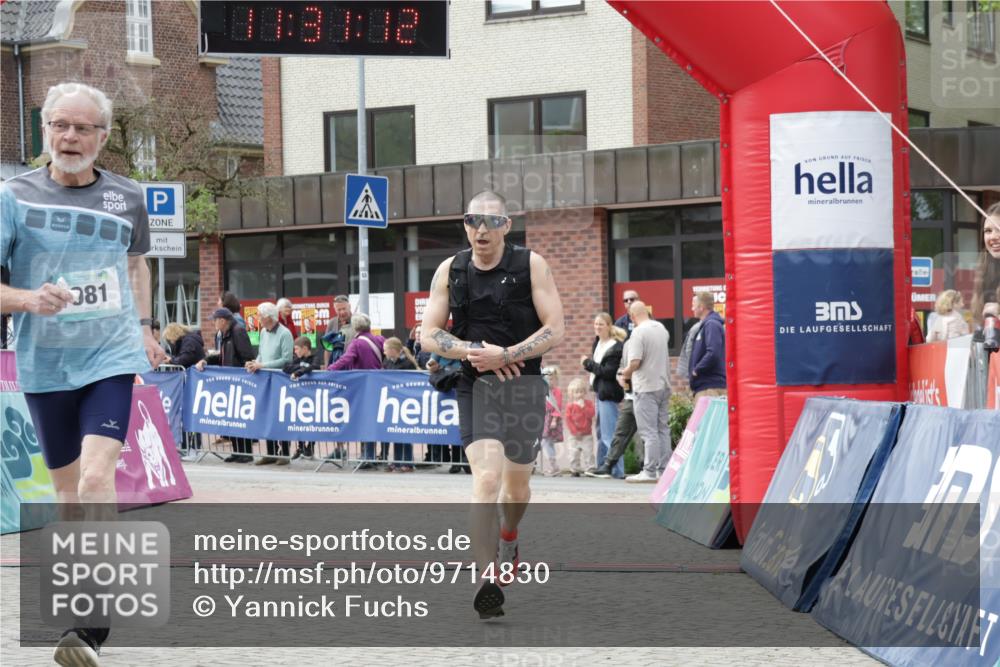 10.05.2026 - 8. Wedeler Halbmarathon Yannick Fuchs http://msf.ph/oto/9714830 10.05.2026 11:31:10 Ziel 277, 852, 910, 981 meine-sportfotos.de