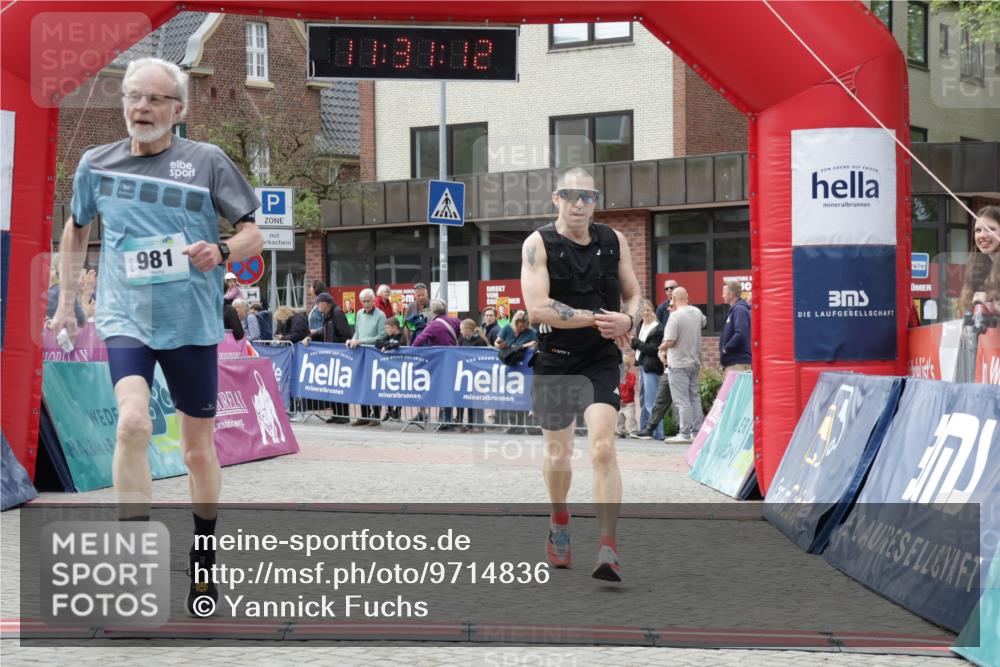 10.05.2026 - 8. Wedeler Halbmarathon Yannick Fuchs http://msf.ph/oto/9714836 10.05.2026 11:31:10 Ziel 277, 852, 910, 981 meine-sportfotos.de
