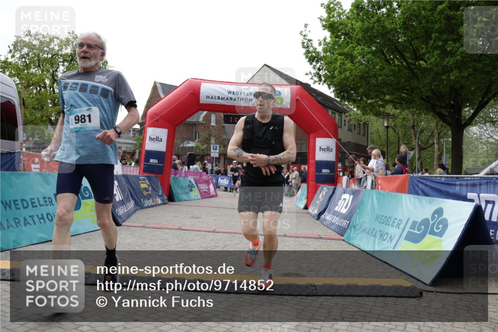10.05.2026 - 8. Wedeler Halbmarathon Yannick Fuchs http://msf.ph/oto/9714852 10.05.2026 11:31:12 Ziel 277, 852, 981 meine-sportfotos.de