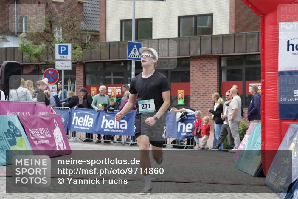 10.05.2026 - 8. Wedeler Halbmarathon Yannick Fuchs http://msf.ph/oto/9714860 10.05.2026 11:31:14 Ziel 277, 852, 981 meine-sportfotos.de