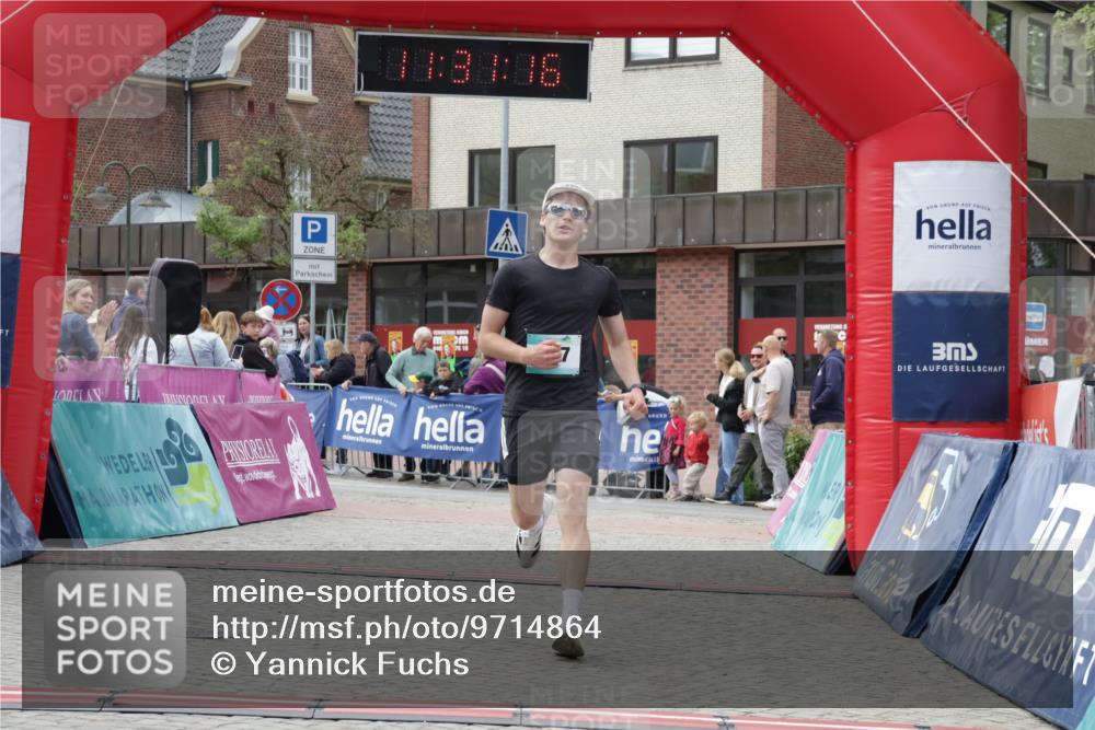 10.05.2026 - 8. Wedeler Halbmarathon Yannick Fuchs http://msf.ph/oto/9714864 10.05.2026 11:31:14 Ziel 277, 852, 981 meine-sportfotos.de