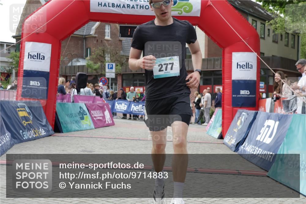 10.05.2026 - 8. Wedeler Halbmarathon Yannick Fuchs http://msf.ph/oto/9714883 10.05.2026 11:31:16 Ziel 277, 852 meine-sportfotos.de