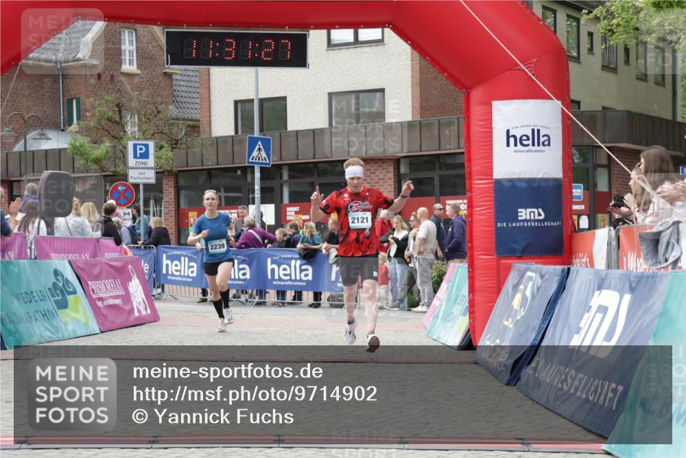 10.05.2026 - 8. Wedeler Halbmarathon Yannick Fuchs http://msf.ph/oto/9714902 10.05.2026 11:31:25 Ziel 2121, 2239 meine-sportfotos.de