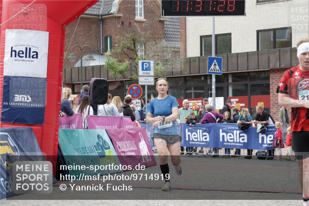 10.05.2026 - 8. Wedeler Halbmarathon Yannick Fuchs http://msf.ph/oto/9714919 10.05.2026 11:31:26 Ziel 2121, 2239 meine-sportfotos.de
