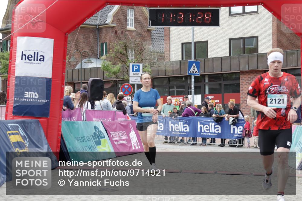 10.05.2026 - 8. Wedeler Halbmarathon Yannick Fuchs http://msf.ph/oto/9714921 10.05.2026 11:31:27 Ziel 2121, 2239 meine-sportfotos.de