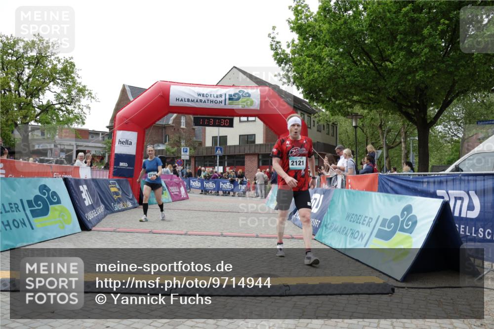 10.05.2026 - 8. Wedeler Halbmarathon Yannick Fuchs http://msf.ph/oto/9714944 10.05.2026 11:31:28 Ziel 83, 2121, 2239 meine-sportfotos.de