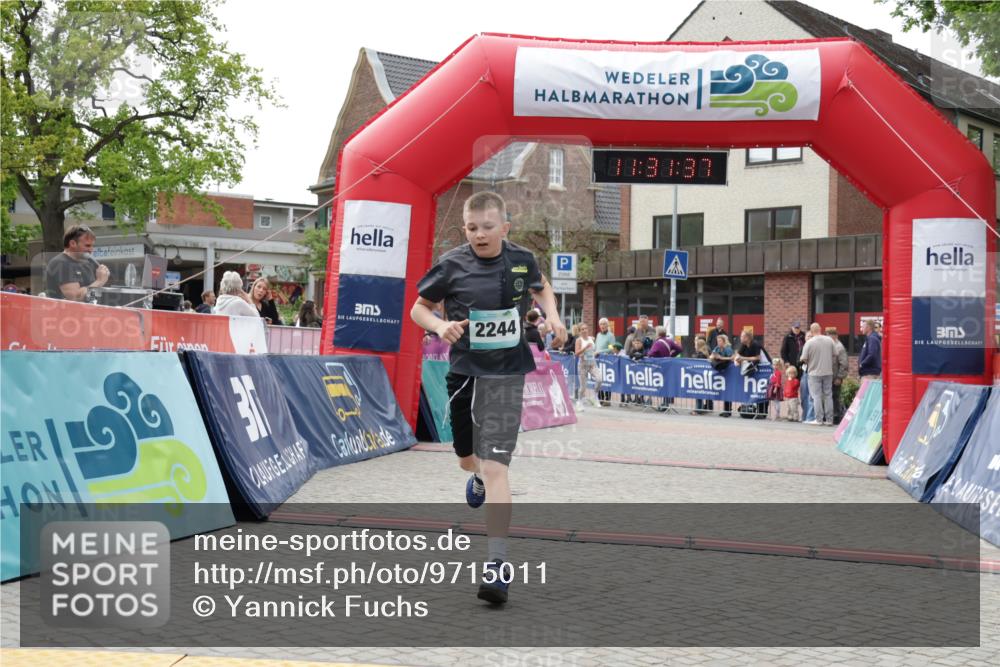 10.05.2026 - 8. Wedeler Halbmarathon Yannick Fuchs http://msf.ph/oto/9715011 10.05.2026 11:31:36 Ziel 83, 300, 2101, 2244 meine-sportfotos.de