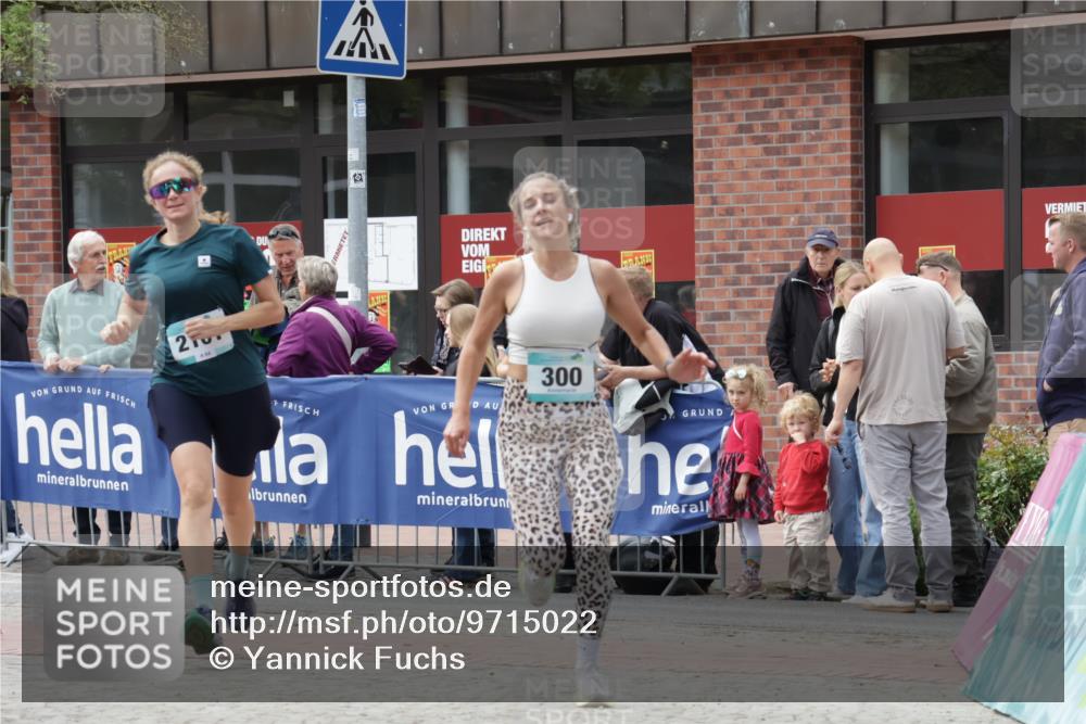 10.05.2026 - 8. Wedeler Halbmarathon Yannick Fuchs http://msf.ph/oto/9715022 10.05.2026 11:31:38 Ziel 83, 300, 2101, 2199, 2244 meine-sportfotos.de