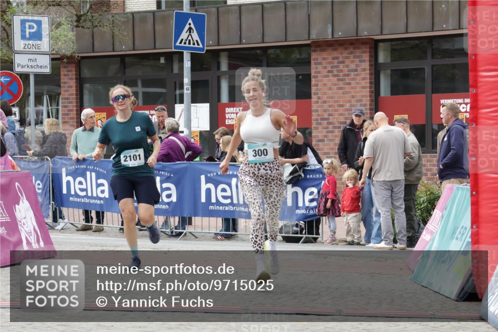 10.05.2026 - 8. Wedeler Halbmarathon Yannick Fuchs http://msf.ph/oto/9715025 10.05.2026 11:31:38 Ziel 83, 300, 2101, 2199, 2244 meine-sportfotos.de