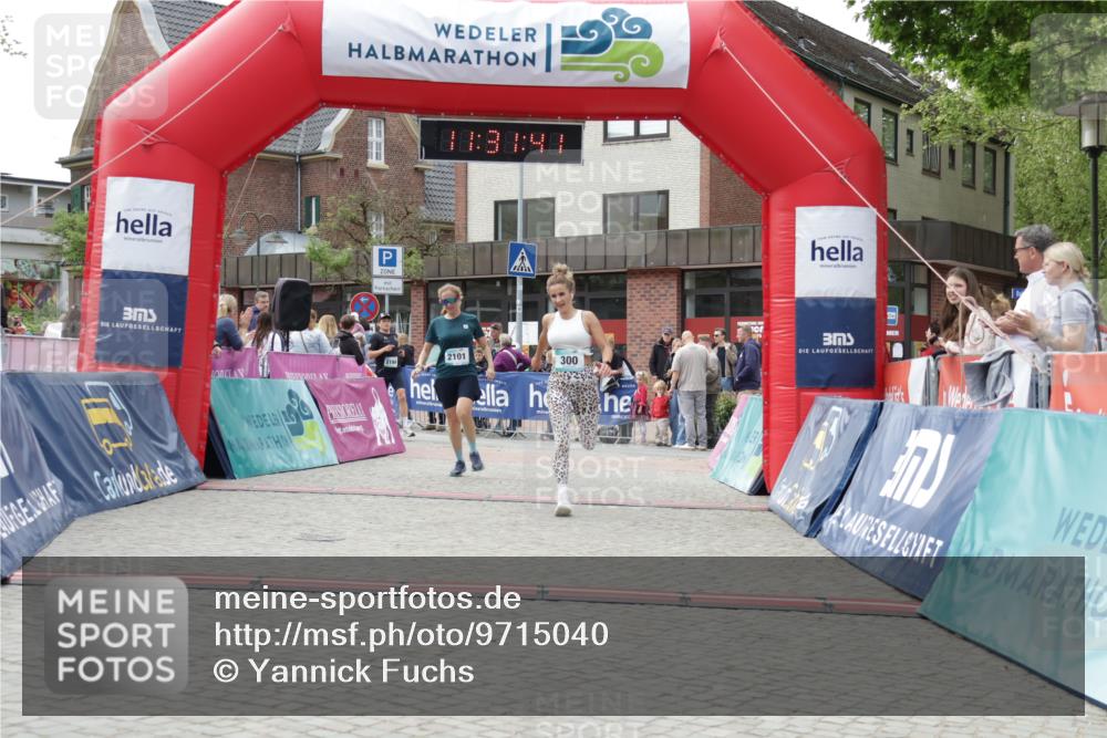 10.05.2026 - 8. Wedeler Halbmarathon Yannick Fuchs http://msf.ph/oto/9715040 10.05.2026 11:31:39 Ziel 300, 2101, 2199, 2244 meine-sportfotos.de