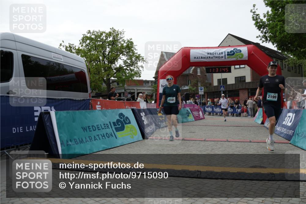 10.05.2026 - 8. Wedeler Halbmarathon Yannick Fuchs http://msf.ph/oto/9715090 10.05.2026 11:31:43 Ziel 300, 555, 2101, 2199 meine-sportfotos.de