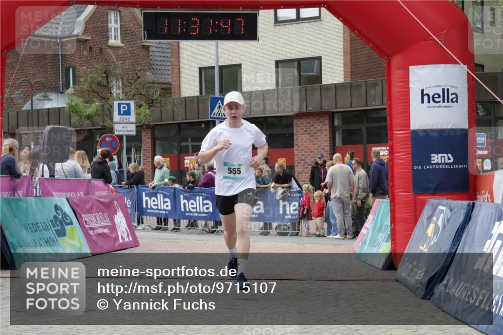 10.05.2026 - 8. Wedeler Halbmarathon Yannick Fuchs http://msf.ph/oto/9715107 10.05.2026 11:31:45 Ziel 300, 555, 2101, 2199 meine-sportfotos.de