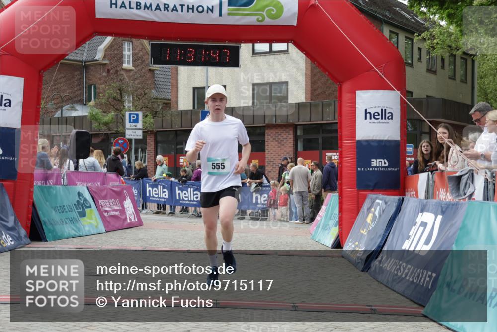 10.05.2026 - 8. Wedeler Halbmarathon Yannick Fuchs http://msf.ph/oto/9715117 10.05.2026 11:31:45 Ziel 300, 555, 2101, 2199 meine-sportfotos.de