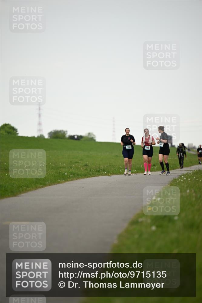 10.05.2026 - 8. Wedeler Halbmarathon Dr. Thomas Lammeyer http://msf.ph/oto/9715135 10.05.2026 12:25:12 Laufen 104, 105, 447 meine-sportfotos.de