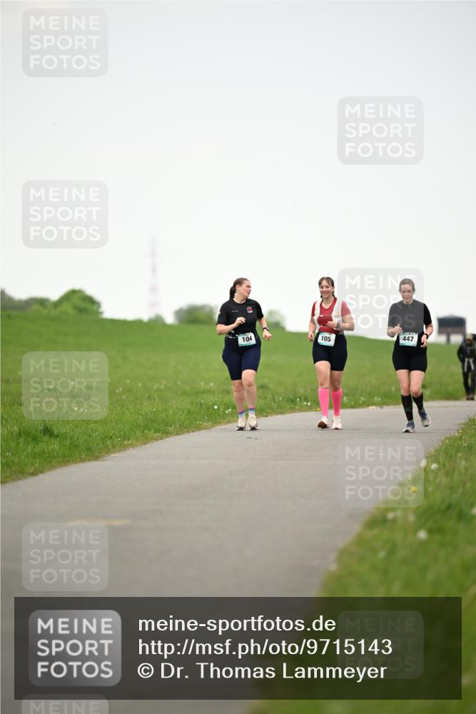 10.05.2026 - 8. Wedeler Halbmarathon Dr. Thomas Lammeyer http://msf.ph/oto/9715143 10.05.2026 12:25:19 Laufen 104, 105, 447 meine-sportfotos.de