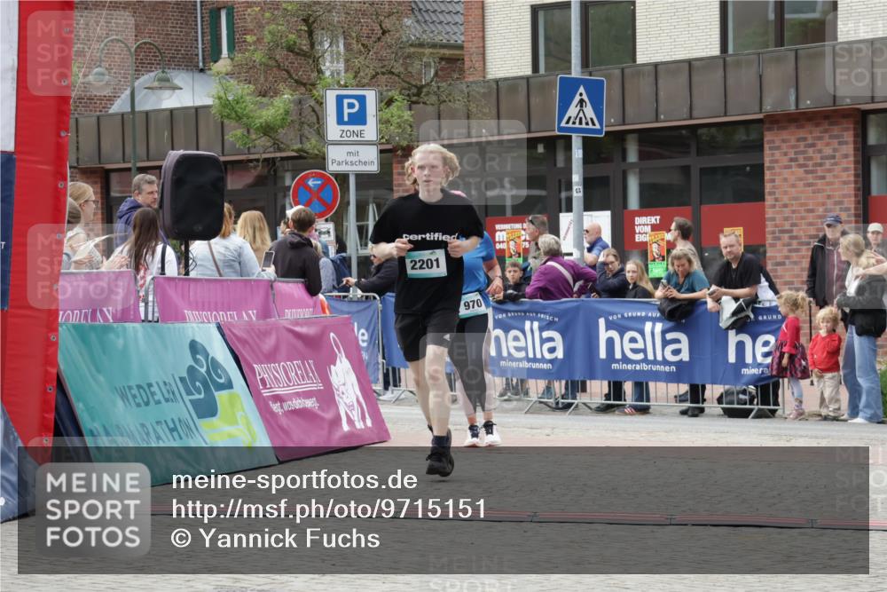 10.05.2026 - 8. Wedeler Halbmarathon Yannick Fuchs http://msf.ph/oto/9715151 10.05.2026 11:31:53 Ziel 970, 2201 meine-sportfotos.de