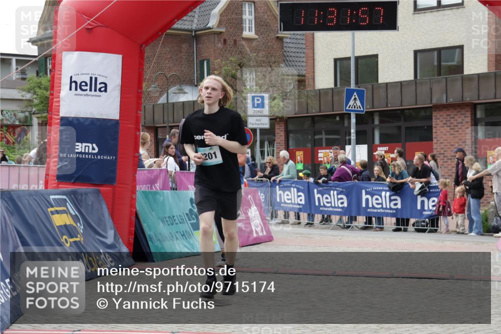 10.05.2026 - 8. Wedeler Halbmarathon Yannick Fuchs http://msf.ph/oto/9715174 10.05.2026 11:31:55 Ziel 508, 970, 2201 meine-sportfotos.de