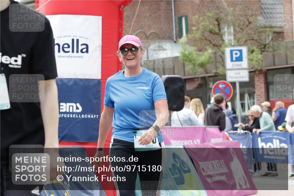 10.05.2026 - 8. Wedeler Halbmarathon Yannick Fuchs http://msf.ph/oto/9715180 10.05.2026 11:31:57 Ziel 508, 970, 2201 meine-sportfotos.de