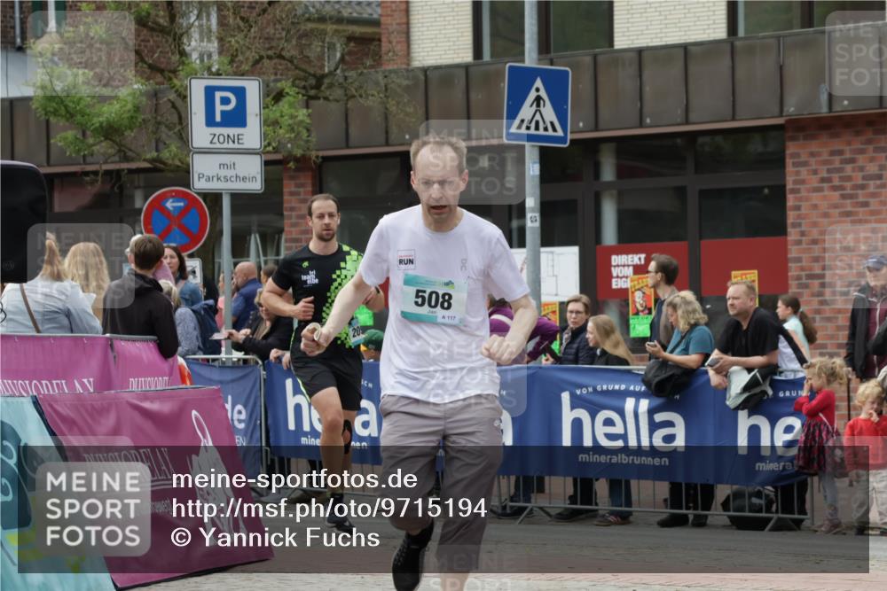 10.05.2026 - 8. Wedeler Halbmarathon Yannick Fuchs http://msf.ph/oto/9715194 10.05.2026 11:31:59 Ziel 122, 508, 970, 2091, 2201 meine-sportfotos.de