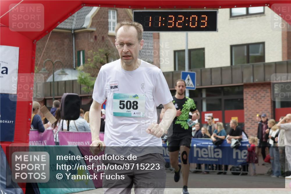 10.05.2026 - 8. Wedeler Halbmarathon Yannick Fuchs http://msf.ph/oto/9715223 10.05.2026 11:32:01 Ziel 122, 508, 970, 2091 meine-sportfotos.de